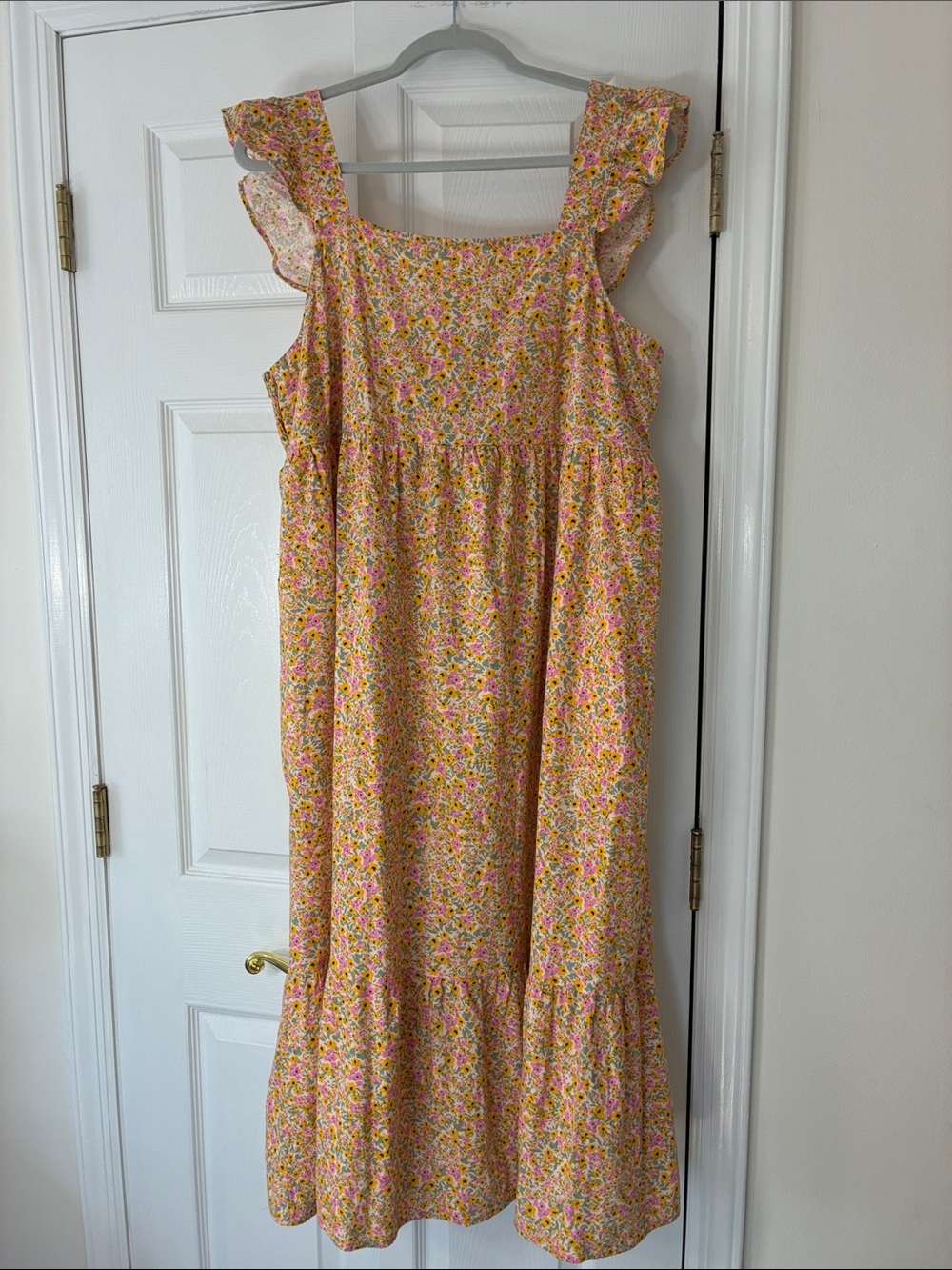 Universal Thread Ditsy Floral Pattern Ruffle Strap Midi/Maxi Dress, size XL, NWT